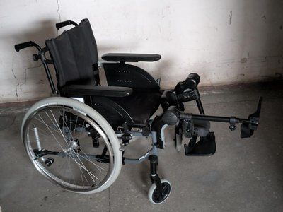 Крісло колісне, 45см, б/у Invacare базове фото